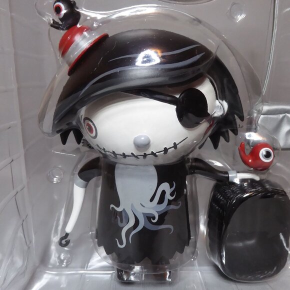 RARE NEW 9” LE 500 2005 OCTOCITY SCARY GIRL PIRATE DESIGNER VINYL FIGURE - Picture 11 of 14